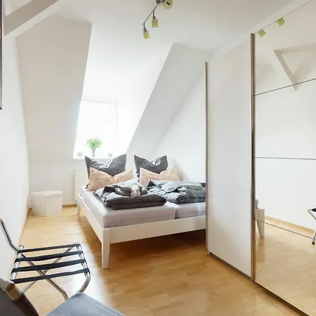 Mit Blick Auf Zitadelle Petersberg - 3 *