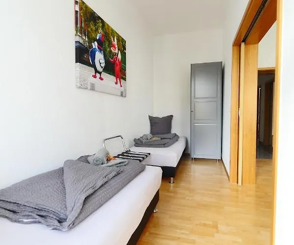 Mit Blick Auf Zitadelle Petersberg - 3