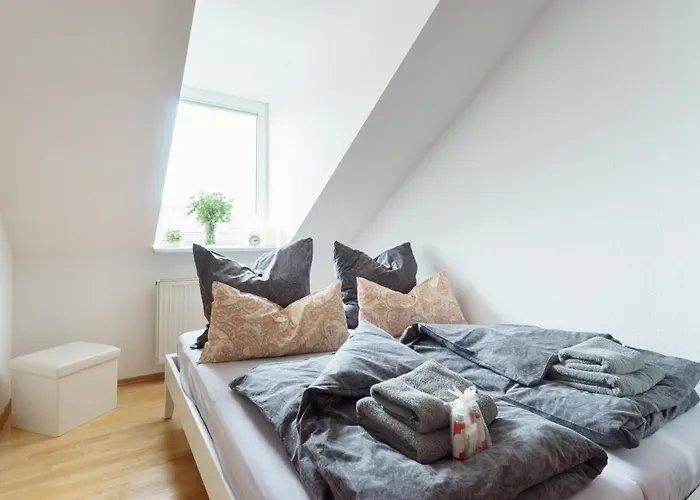 Mit Blick Auf Zitadelle Petersberg - 3