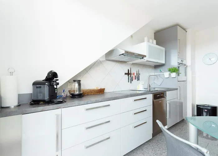 Mit Blick Auf Zitadelle Petersberg - 3