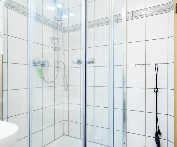 Mit Blick Auf Zitadelle Petersberg - 3